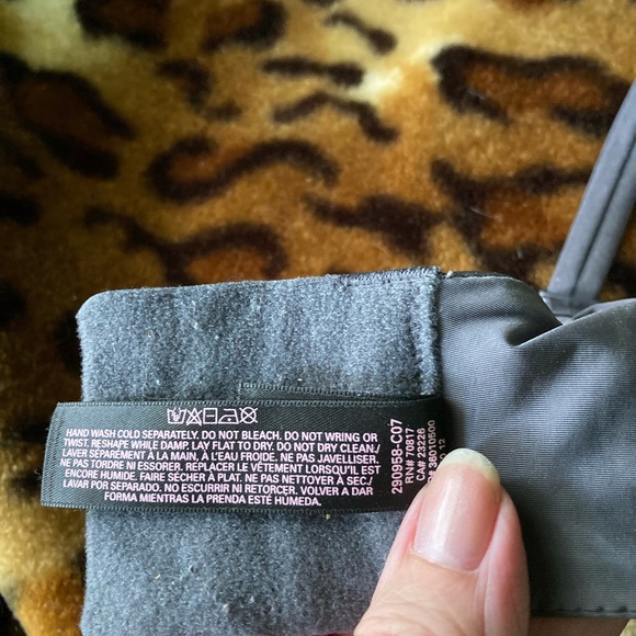 Victoria’s Secret Silky Gray Underwire Bra 38DD - Picture 7 of 8